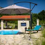 빌라 Family Friendly Zaneta With Pool Grižane