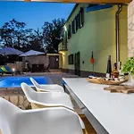 Family Friendly Zaneta With Pool Grižane
