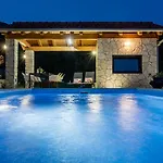 Family Friendly Zaneta With Pool