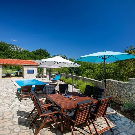 Family Friendly Zaneta With Pool Grižane