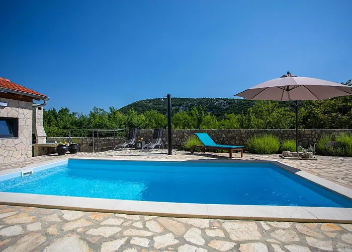 Family Friendly Zaneta With Pool Villa