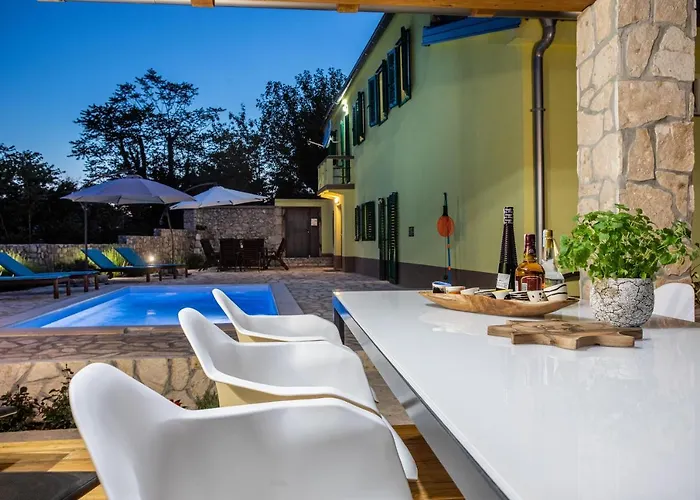Family Friendly Zaneta With Pool Grižane