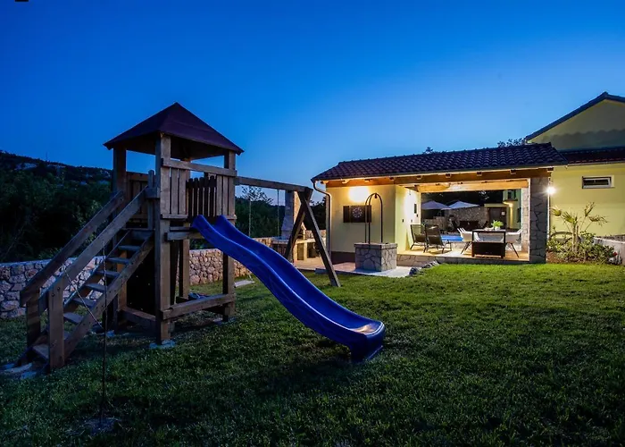 Family Friendly Zaneta With Pool Villa