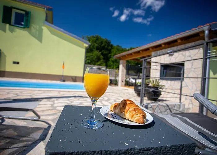Villa Family Friendly Zaneta With Pool