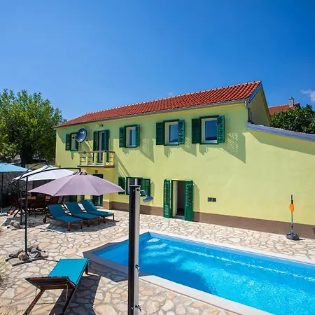 Family Friendly Zaneta With Pool Villa