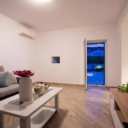 Family Friendly Zaneta With Pool Villa *