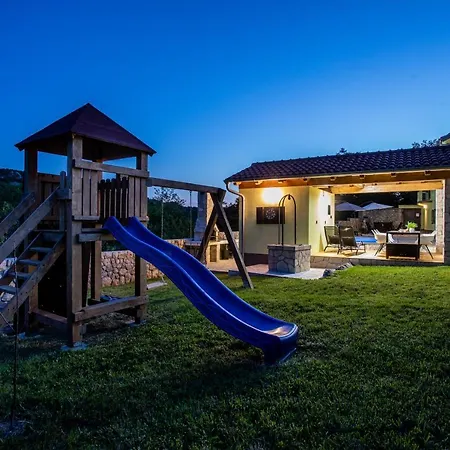 Family Friendly Zaneta With Pool Villa