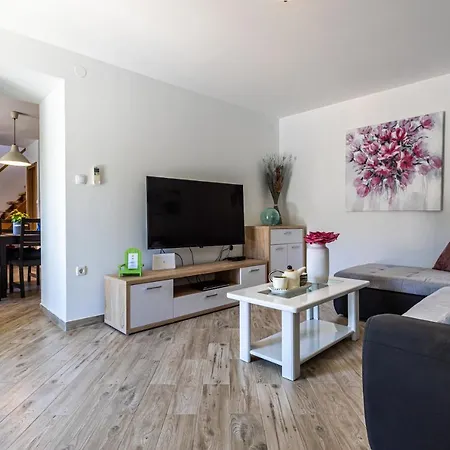 Family Friendly Zaneta With Pool * Grizane-Belgrad