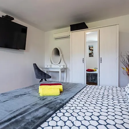 Family Friendly Zaneta With Pool Villa Grizane-Belgrad